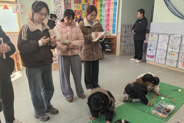 海州灣幼教集團總園開展“山海潤童趣 區域共成長”區域游戲觀摩教研活動 (1).jpg
