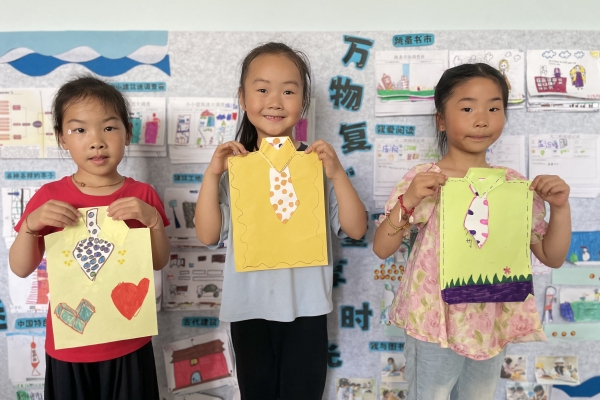 海州灣中心幼兒園開展父親節(jié)主題活動.jpg