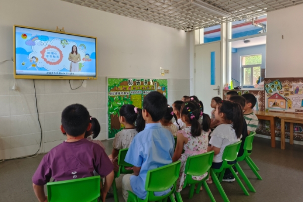 連云中心幼兒園開展“夏季防溺，珍愛生命”安全主題教育活動1.jpg