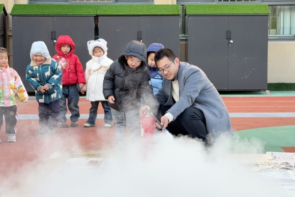 海州灣幼教集團上城分園開展“社園聯動宣教，筑牢安全防線”消防安全主題活動.jpg
