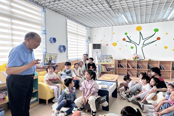 連云區宿城中心幼兒園關工委開展“七彩的夏日”暑假系列活動 (2).JPG