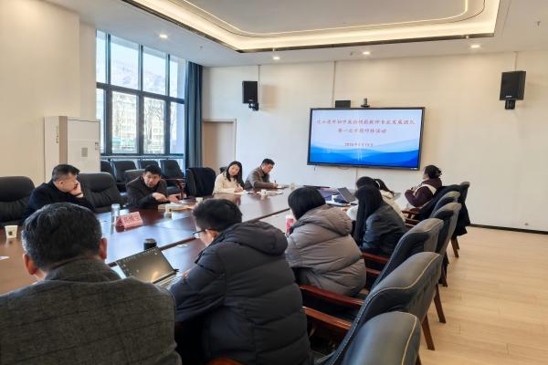 連云港市初中英語領(lǐng)航教師專業(yè)發(fā)展團(tuán)隊(duì)集中研訓(xùn)照片.jpg