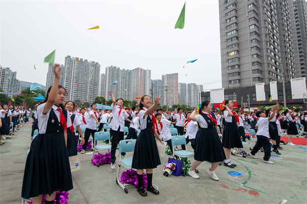 院前小學舉行六年級畢業(yè)典禮 (6).jpg