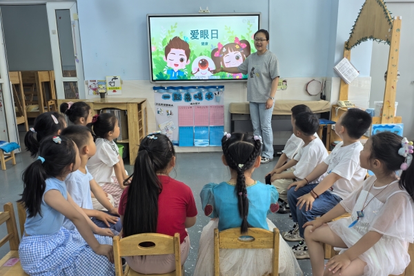 海州灣中心幼兒園開展“愛眼護眼，攜手‘童’行”愛眼日主題活動 (1).jpg