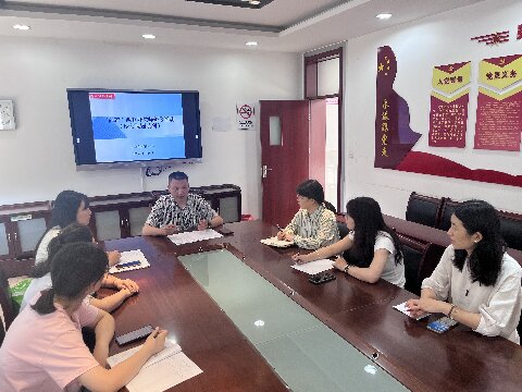習撰寫之道，賦專業之能——新港中學“向若”四有好教師論文課題系列研修活動.jpg
