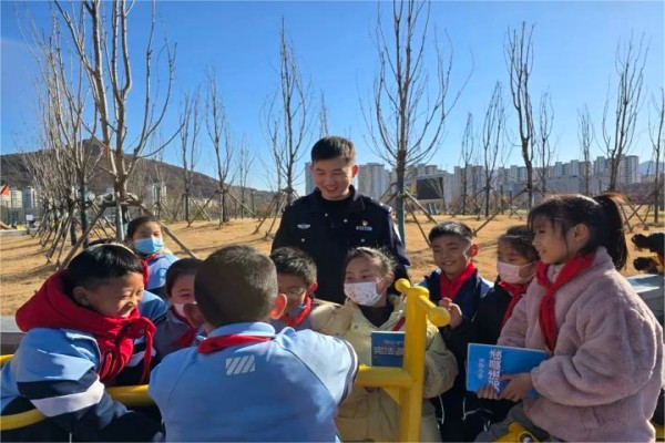 海州灣小學(xué)：憲法晨讀潤童心 法治信仰伴成長_副本.jpg